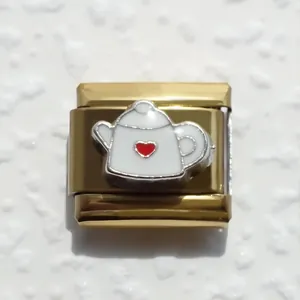 Eslabón de pulsera italiana dorada con tetera blanca y corazón rojo de esmalte