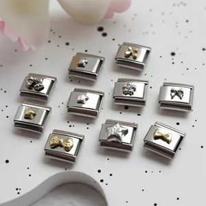 Detailaufnahme von DIY Italian Charm Links mit Stern- und Schleifenmotiven aus Edelstahl