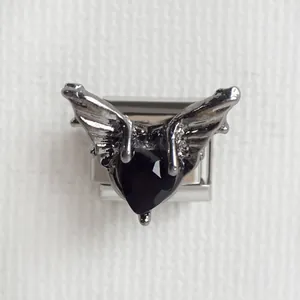 Lien de bracelet italien avec cœur noir gothique et ailes de chauve-souris argentées