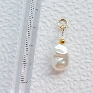 Handgefertigter Barockperlenanhänger mit Goldakzenten und Kristallperle für DIY-Schmuck