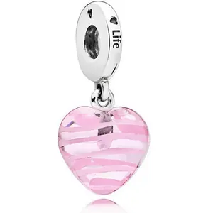 Pendentif coeur en cristal rose strié avec anneau en argent gravé du mot Life