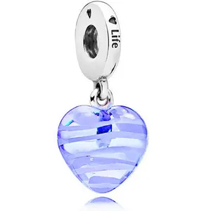 Pendentif cœur en cristal violet avec texture rayée et bélière en argent gravée Life