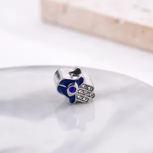 Charme Main de Fatma en émail bleu et cristaux brillants pour bracelets personnalisés