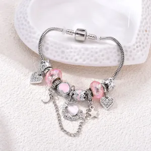 Pulsera de cadena de serpiente plateada con cuentas rosas y dijes de luna y corazón