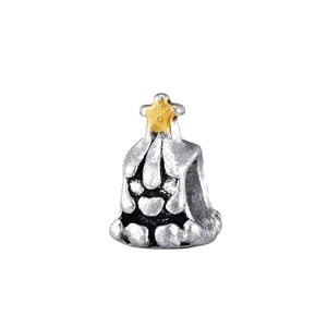 Weihnachtsbaum Anhänger aus Silber mit goldenem Stern und Herzmustern für Armbänder