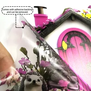 Detailansicht der Kleberückseite des rosa Blumenhaus-Wandstickers für Kinder