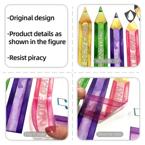 Vue macro de stickers muraux crayons colorés imperméables avec textes inspirants anglais