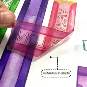 Détail d'autocollants translucides avec motifs colorés imprimés recto-verso et texte OKAY