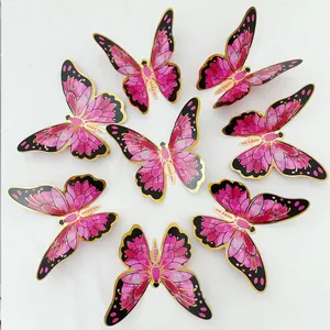Draufsicht auf acht 3D Schmetterling-Wandsticker in Pink und Schwarz mit Goldrand