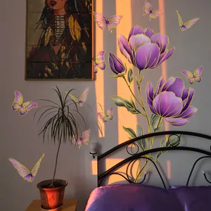 Stickers muraux fleurs violettes et papillons aux bords dorés pour déco maison