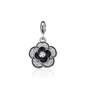 Pendentif rose élégant en émail noir avec cristaux étincelants sur monture argent