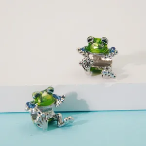 Exquisite grüne Emaille Frosch Anhänger auf silberner Metallbasis für DIY-Schmuck