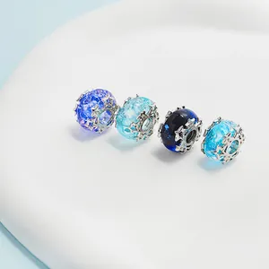 DIY Winter-Schneeflocken-Perlen mit blauem Farbverlauf und silbernen Metallelementen