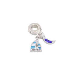 Ciondolo in argento fai-da-te con barca a vela in smalto blu e cristalli blu