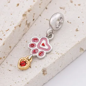 Charm Patte de Chat en Alliage Émail Rose Avec Pendentif Cœur en Or Zircon Rouge Pour Bijoux DIY Perle Cadeau