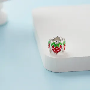 Mignon Charme de Fraise en Émail pour Bracelet DIY Fabrication de Bijoux Alliage Rouge Vert Baie Charms Accessoires Décoratifs