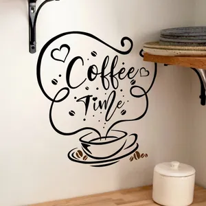 Detail der Coffee Time Wandaufkleber mit Kaffeetasse und Herzdekor in einer gemütlichen Küche