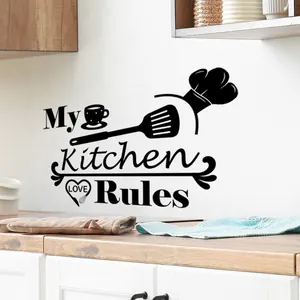 Detail von My Kitchen Rules Wandtattoo mit Kochmütze und Schneebesen auf Fliesen