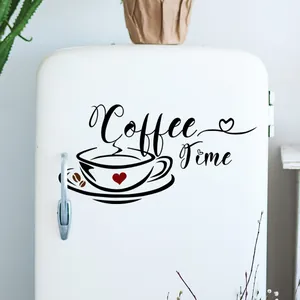 Detailansicht Wandtattoo Coffee Time mit Kaffeetasse und rotem Herz am Kühlschrank