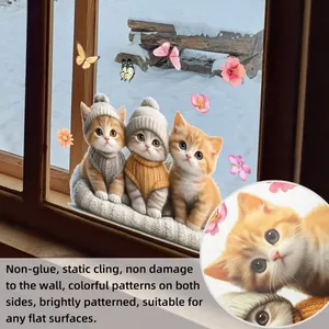 Detail von statisch haftenden Fensterbildern mit süßen Winterkatzen und Blumen