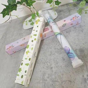 Cajas de regalo con motivos forestales y florales y set de cilindros de PVC transparente