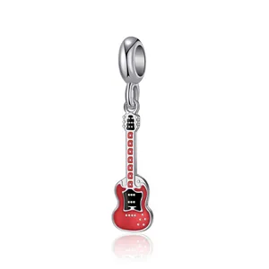 Kreativer E-Gitarren-Anhänger in Rot und Schwarz mit poliertem Silber-Finish