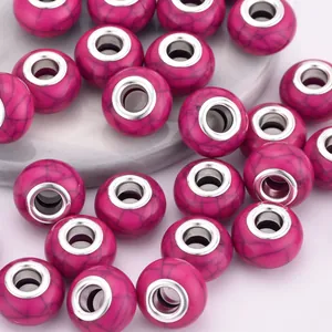 14mm facettierte rosarote Acrylperlen mit schwarzen Rissen und silbernem Metallkern