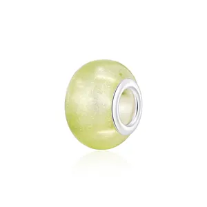 Hellgrüne Glitzer-Resin-Großlochperle mit Silberkern für die DIY-Armbandherstellung