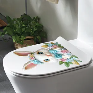 Détail d'un sticker de toilette lapin de Pâques avec couronne de fleurs et noeud bleu