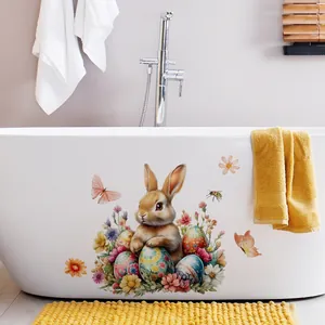 Autocollants de lapin de Pâques et fleurs sur une baignoire blanche pour la décoration