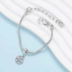 Bracciale a catena serpente d'argento con ciondolo a fiore in zircone e cuore finale