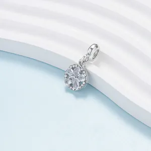 Ciondolo a rosa traforata in lega con petali in zircone per bracciale fai da te