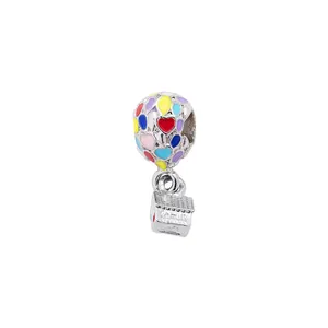 Ciondolo mongolfiera in argento con smalto colorato e pendente a forma di casa