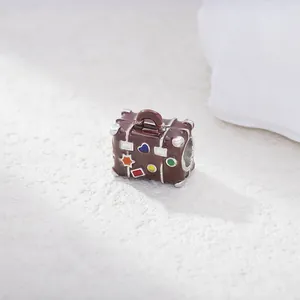 Perle de valise marron avec autocollants de voyage pour création de bijoux DIY
