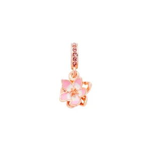 Pendente a fiore di ciliegio in oro rosa con smalto rosa e cristalli scintillanti