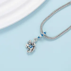Bracelet avec pendentif pégase en argent, émail bleu et chaîne en maille serpent
