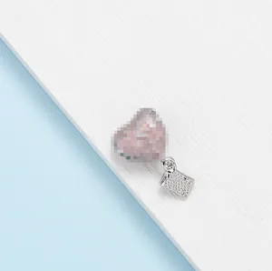 Roze hart hanger met getextureerd zilveren metalen label voor DIY bedelarmbanden sieraden