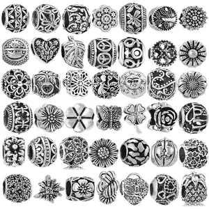 Vintage Alloy Antique Silver Color Flower Heart Leaf Charms For DIY Bracelet Necklace Making Retro Jewelry Making Accessories Women Gift