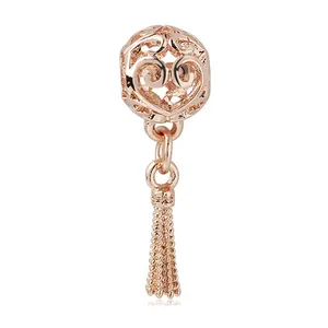 Colgante de cuentas de corazón hueco en oro rosa con borla larga para joyas
