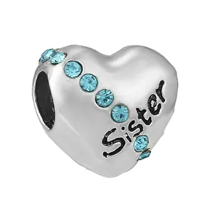 Abalorio de corazón plateado con cristales azul claro y grabado Sister para pulseras