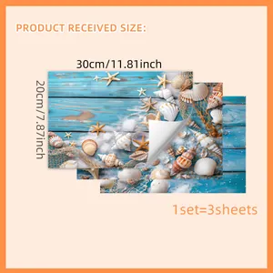 Set mit 3 Meeres-Wandstickern mit Seesternen und Muscheln auf blauem Holzhintergrund