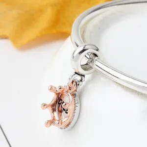 Ciondolo corona regina in oro rosa su bracciale d'argento con marchio S925