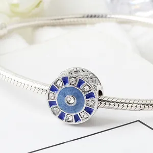 Evil Eye Charm-Anhänger mit blauem Emaille und Zirkonia auf einer Schlangenkette