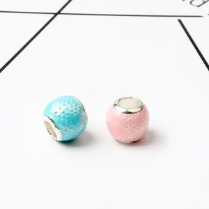 Cuentas de esmalte rosa y azul cielo con textura de hoyuelos para pulseras DIY