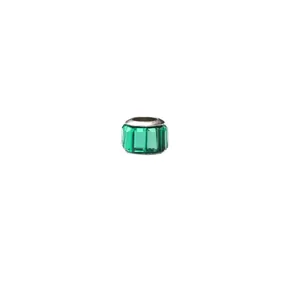 Détail de perle cylindrique en cristal vert avec bords argentés pour charms DIY
