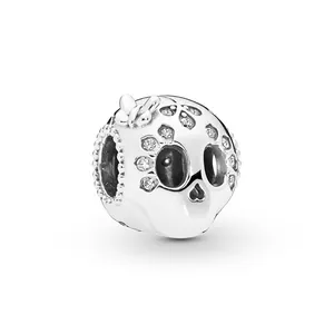 Charm crâne en argent 925 avec papillon et pierres de zircone étincelantes