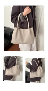 Chique beige leren tote tas gestyled met een zakelijk pak voor dagelijks gebruik