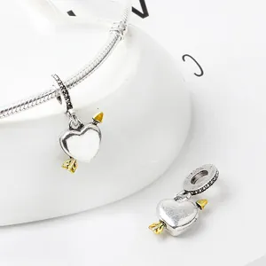Cupid Pfeil und Herz Anhänger aus 925er Silber mit Goldakzenten und schwarzen Steinen