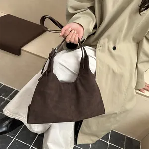 Vintage dunkelbraune Wildleder-Tragetasche für Damen mit minimalistischem Schultergurt