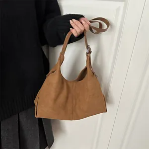 Braune Vintage-Hobo-Tasche aus Wildlederimitat mit verstellbarem Gurt und Ziernähten
